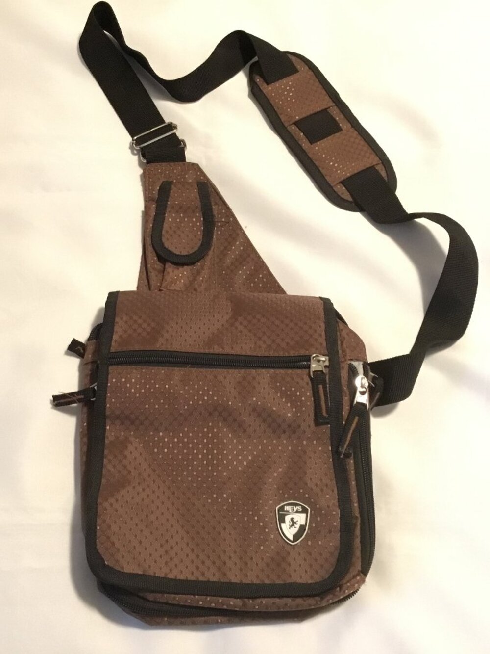 Heys Small Travelmate V3 One Shoulder Cross Body Bag Brown Carbon Fiber Look